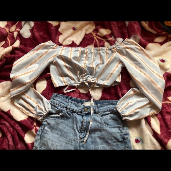 Puffy sleeve tie up crop top - Picture 2 of 3